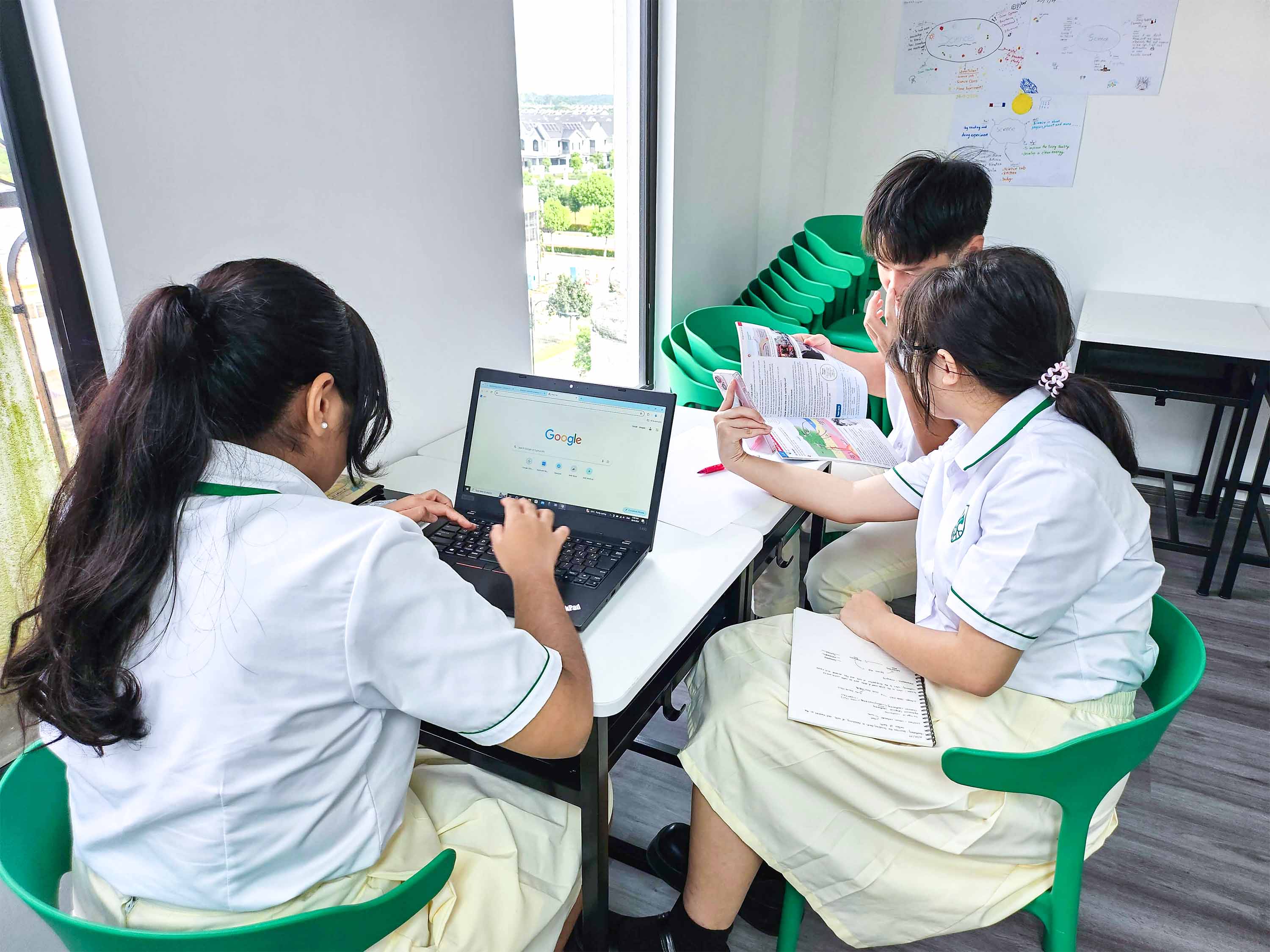 ZERA students group discussion.